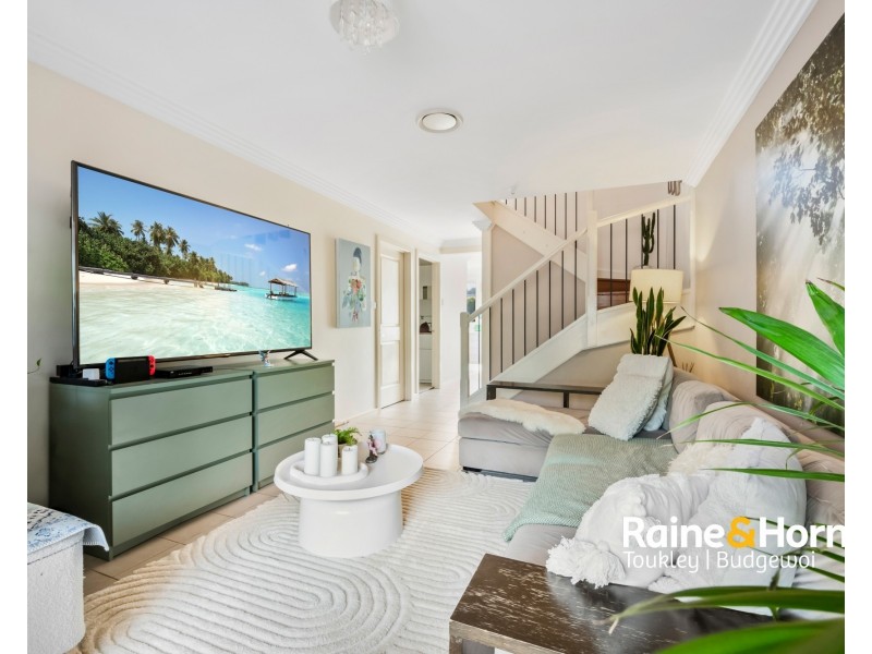 2/12 Lawson Street, Norah Head NSW 2263