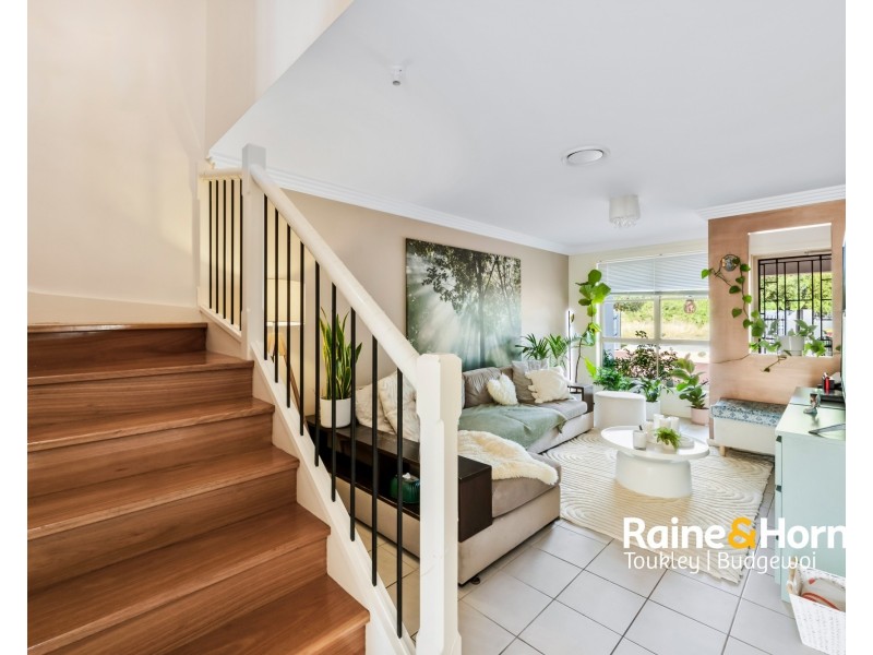 2/12 Lawson Street, Norah Head NSW 2263