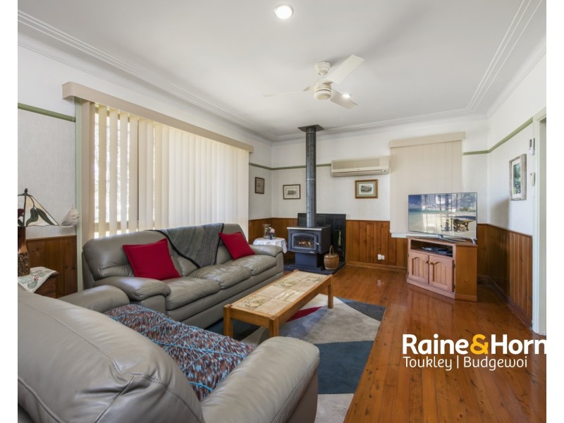 17 Warwick Avenue, Mannering Park NSW 2259