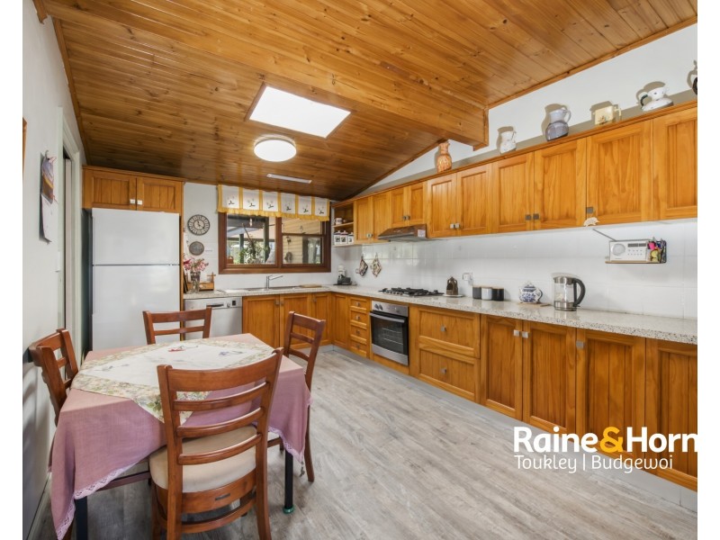 17 Warwick Avenue, Mannering Park NSW 2259