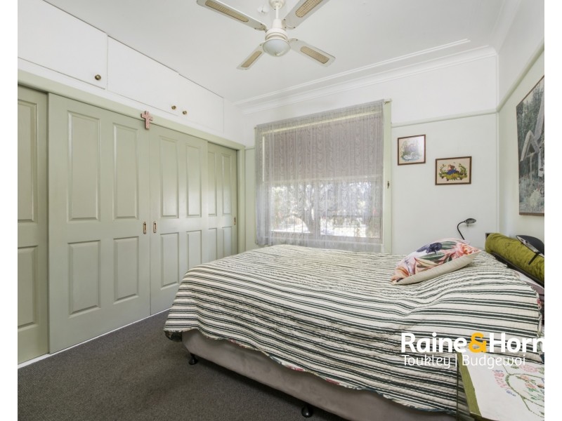17 Warwick Avenue, Mannering Park NSW 2259