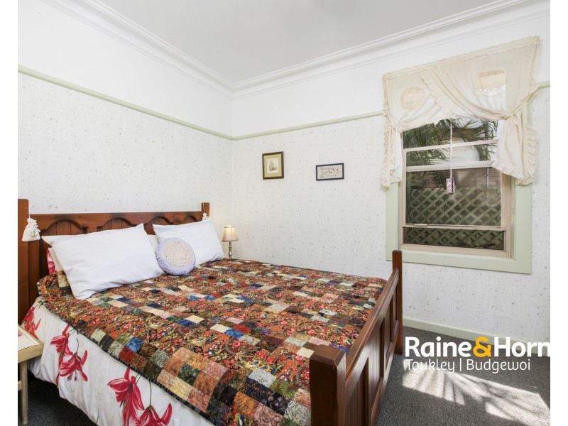 17 Warwick Avenue, Mannering Park NSW 2259