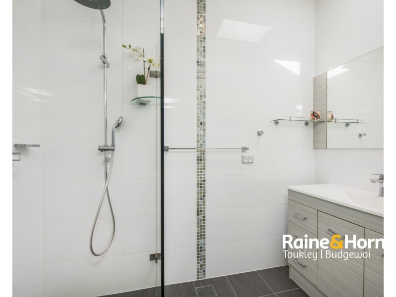 17 Warwick Avenue, Mannering Park NSW 2259