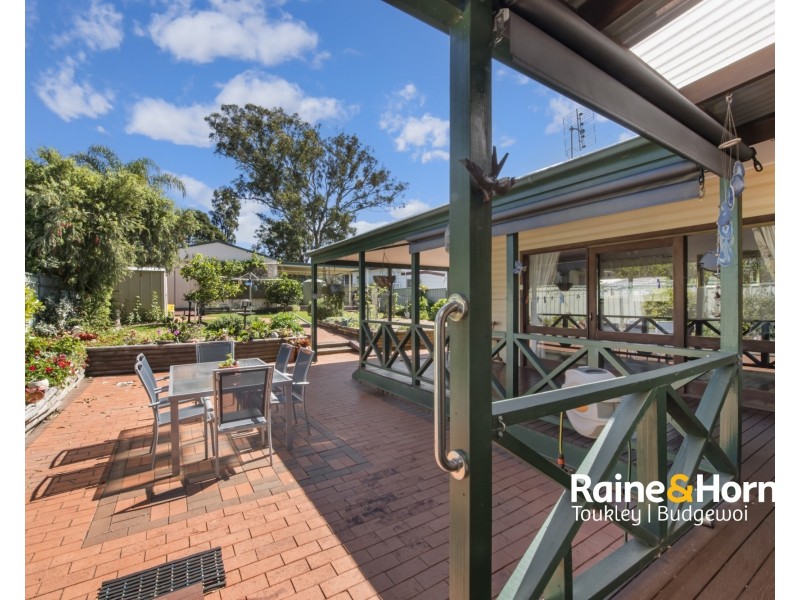 17 Warwick Avenue, Mannering Park NSW 2259