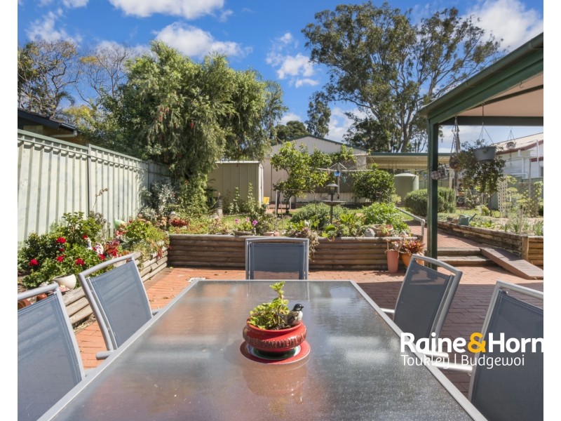 17 Warwick Avenue, Mannering Park NSW 2259