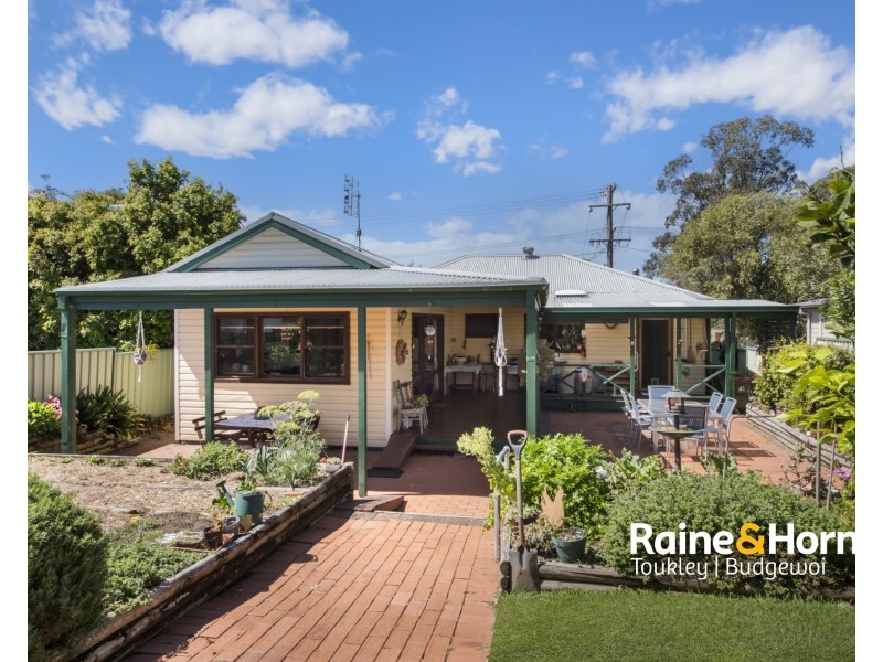 17 Warwick Avenue, Mannering Park NSW 2259