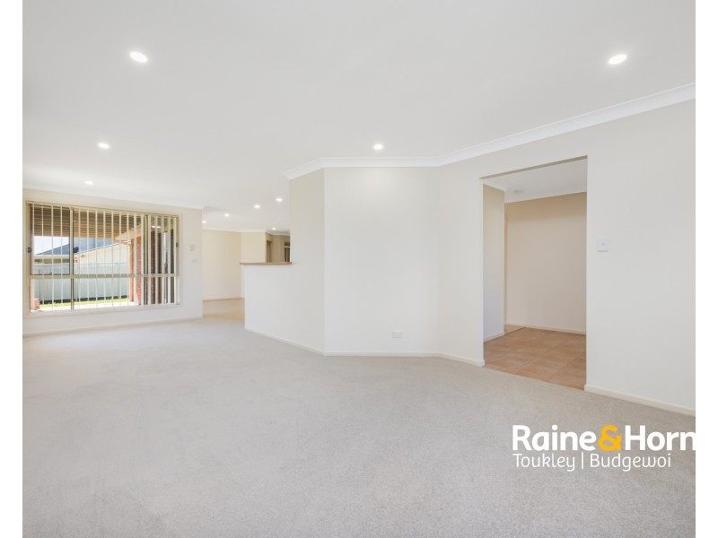 24 Greenhaven Circuit, Woongarrah NSW 2259