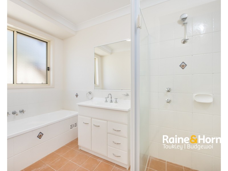 24 Greenhaven Circuit, Woongarrah NSW 2259