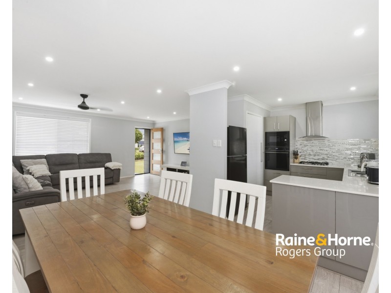 28 Kawana Ave, Blue Haven NSW 2262