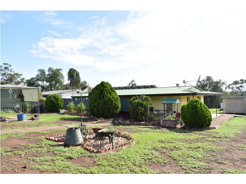 14 Railway Parade, Mumbil NSW 2820