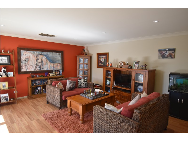 2 Casuarina Close, Wellington NSW 2820