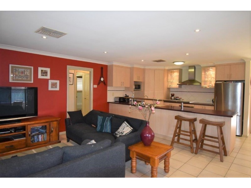 2 Casuarina Close, Wellington NSW 2820