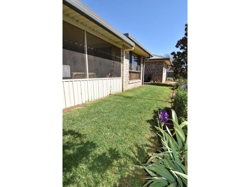 2 Casuarina Close, Wellington NSW 2820