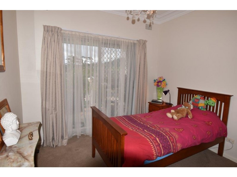 11 Riverview Avenue, Wellington NSW 2820