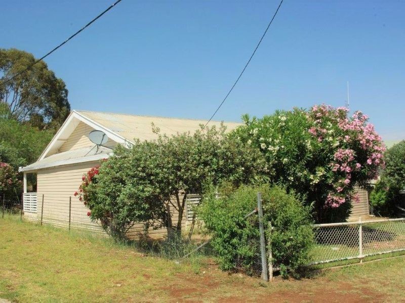 9 Dibbs Street, Wellington NSW 2820