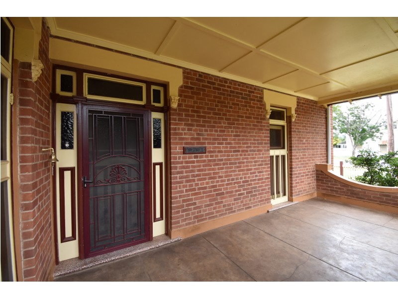 10 Warne Street, Wellington NSW 2820
