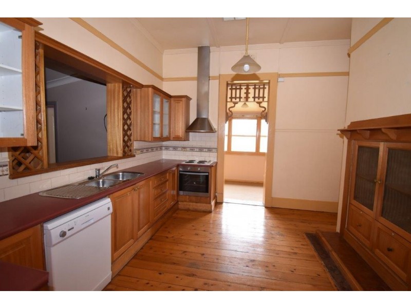 10 Warne Street, Wellington NSW 2820