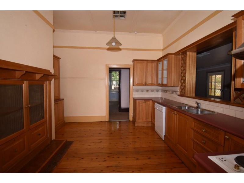 10 Warne Street, Wellington NSW 2820