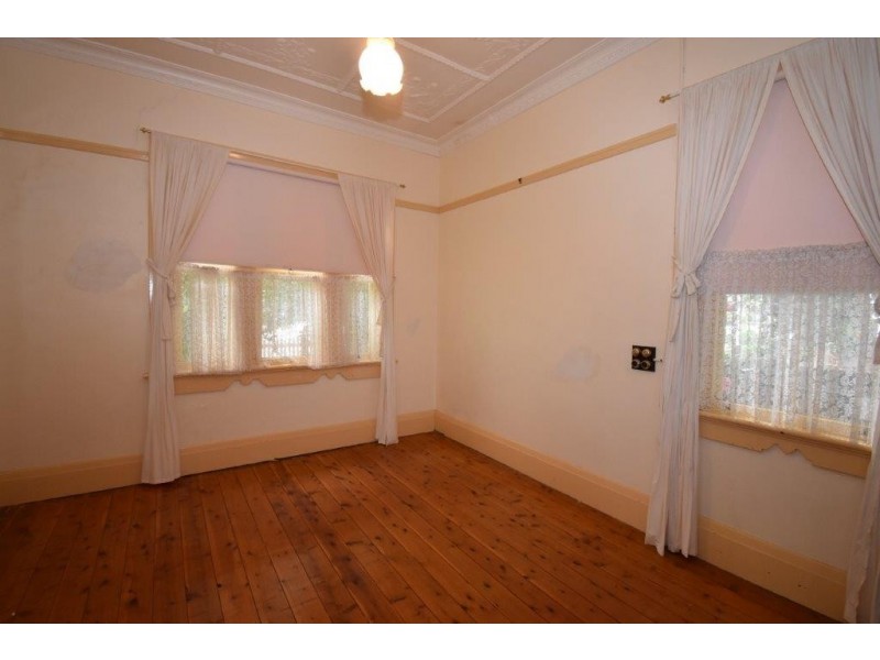 10 Warne Street, Wellington NSW 2820