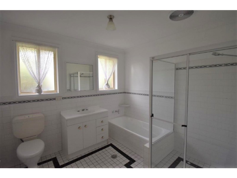 1 Casuarina Close, Montefiores NSW 2820