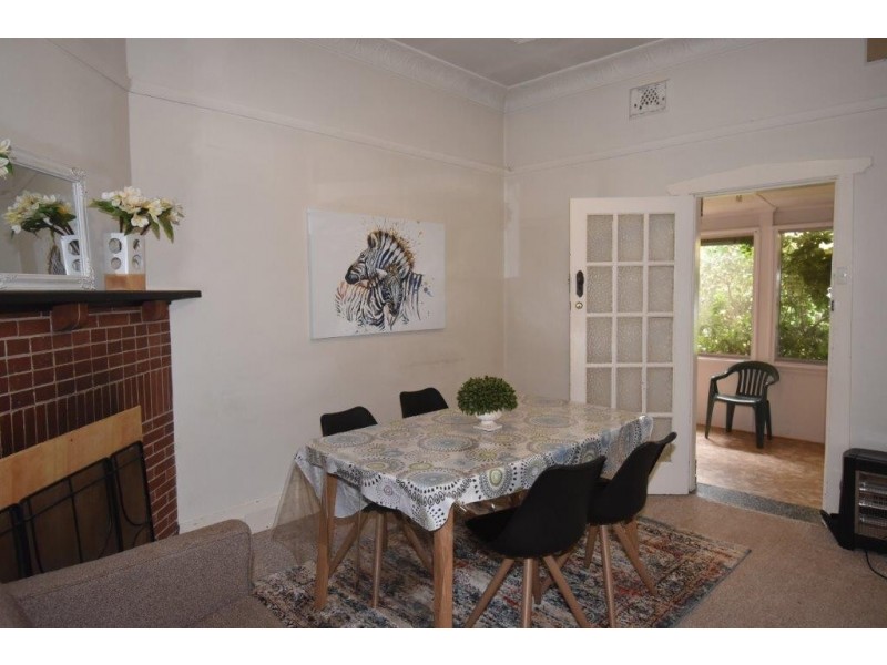 6 Warne Street, Wellington NSW 2820