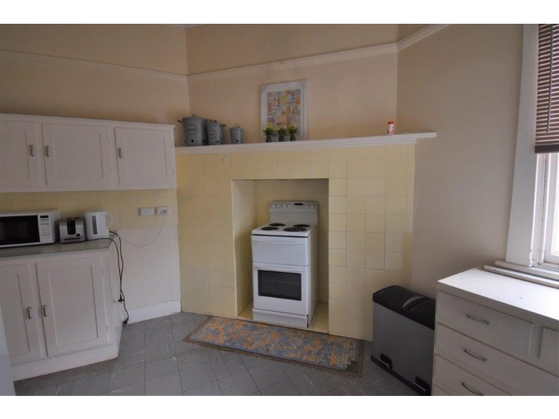 6 Warne Street, Wellington NSW 2820