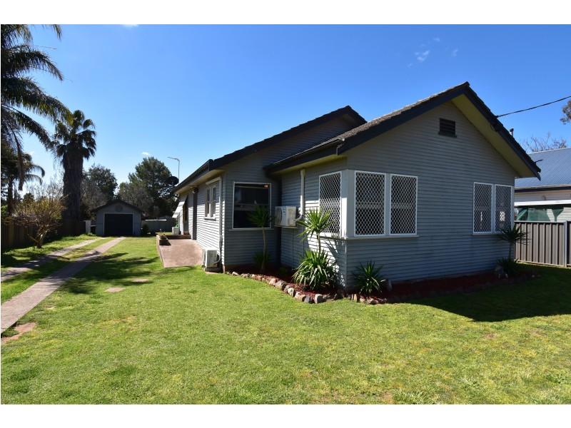 76 Whiteley Street, Wellington NSW 2820
