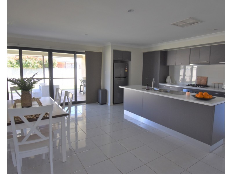 10 King Street, Wellington NSW 2820