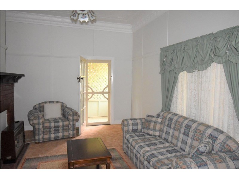 9 Bank Street, Wellington NSW 2820