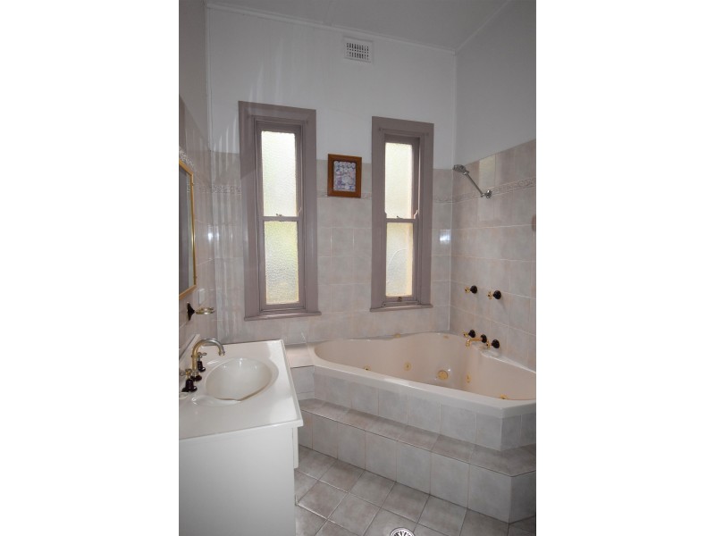 9 Bank Street, Wellington NSW 2820