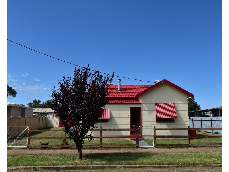 11 Lachlan Street Yeoval via, Wellington NSW 2820