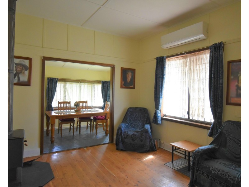 11 Lachlan Street Yeoval via, Wellington NSW 2820