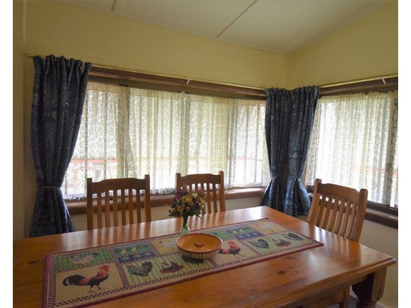 11 Lachlan Street Yeoval via, Wellington NSW 2820