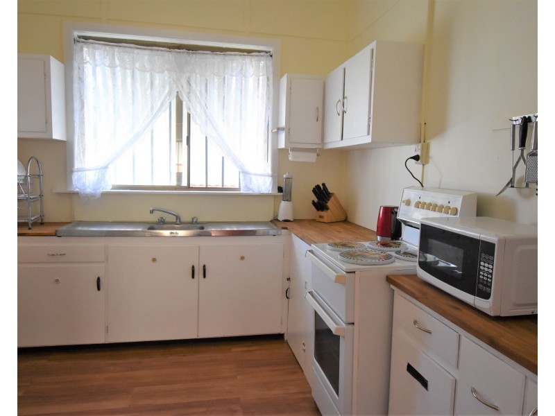 11 Lachlan Street Yeoval via, Wellington NSW 2820