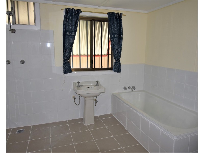 11 Lachlan Street Yeoval via, Wellington NSW 2820