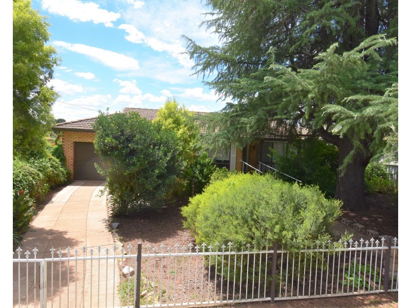 8 Montefiores Street, Wellington NSW 2820