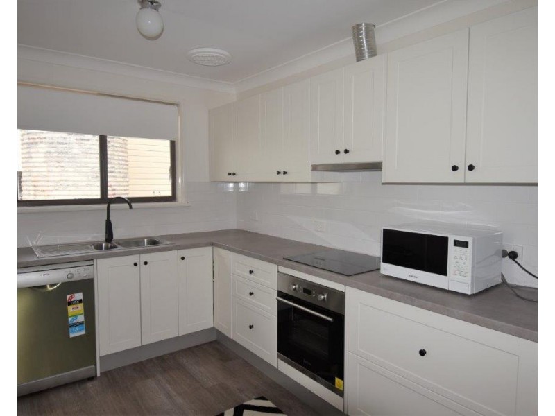 8 Montefiores Street, Wellington NSW 2820