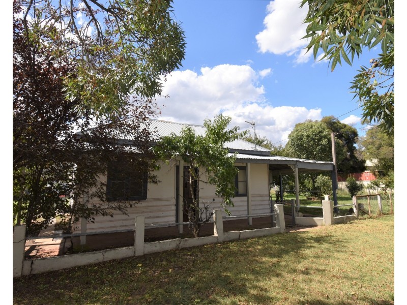 4 Maxwell Street, Wellington NSW 2820