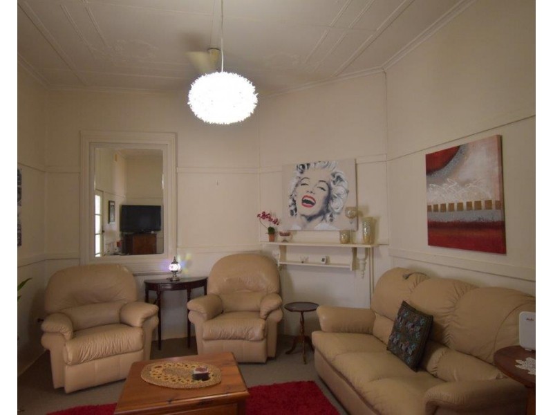 2 Kingsford Avenue, Wellington NSW 2820