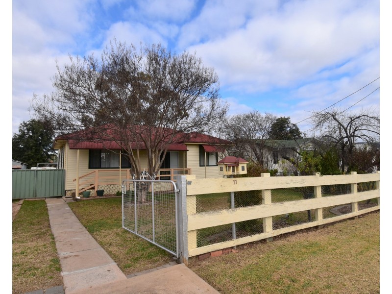 11 Glasson Street, Wellington NSW 2820