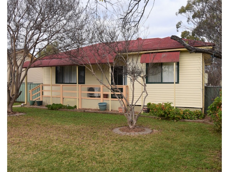 11 Glasson Street, Wellington NSW 2820