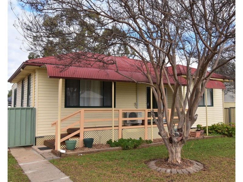 11 Glasson Street, Wellington NSW 2820