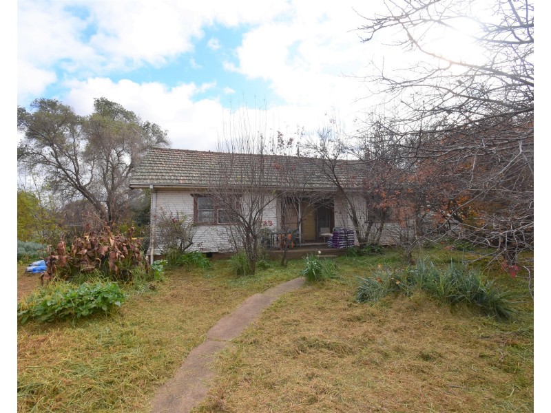 42 Charles Street, Wellington NSW 2820