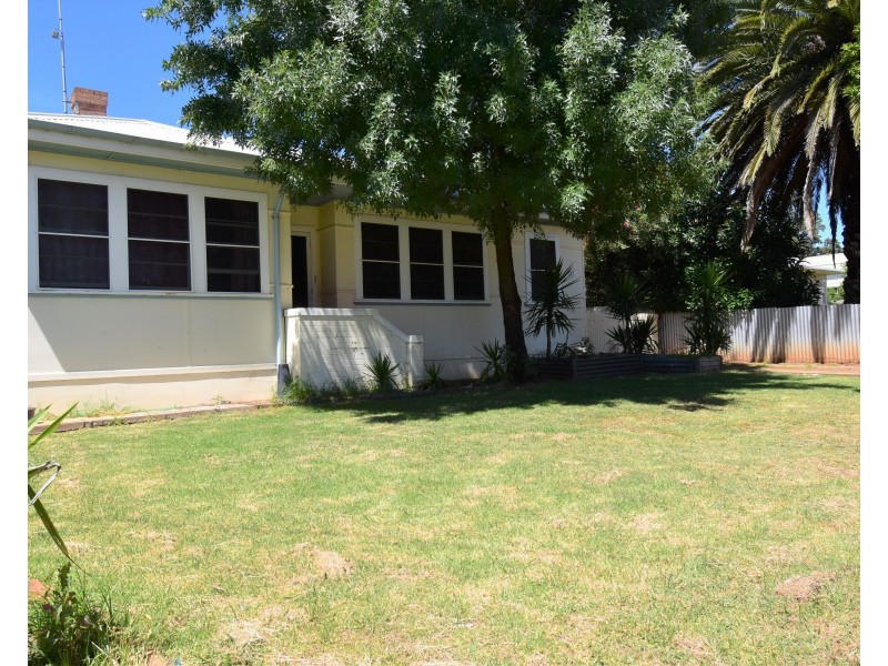 121 Gisborne Street, Wellington NSW 2820