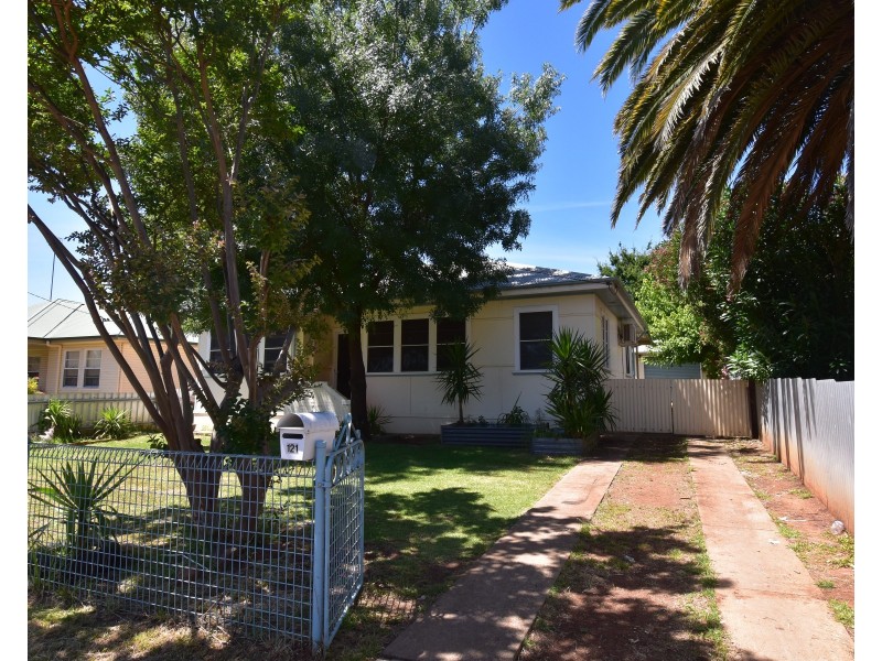 121 Gisborne Street, Wellington NSW 2820