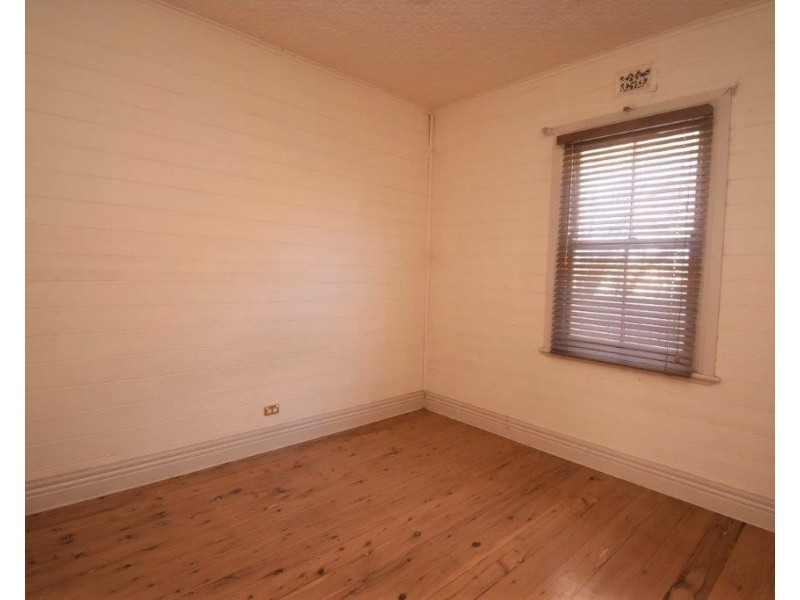 64 Simpson Street, Wellington NSW 2820