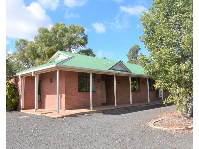 3A Charles Street, Wellington NSW 2820