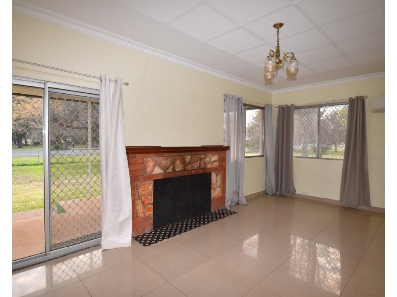 60-64 Curtis Street, Wellington NSW 2820