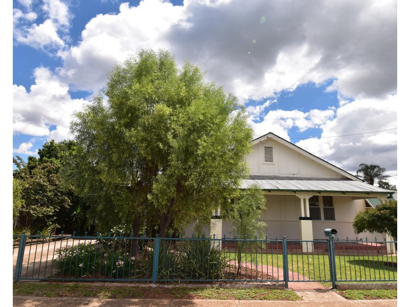 35 Simpson Street, Wellington NSW 2820