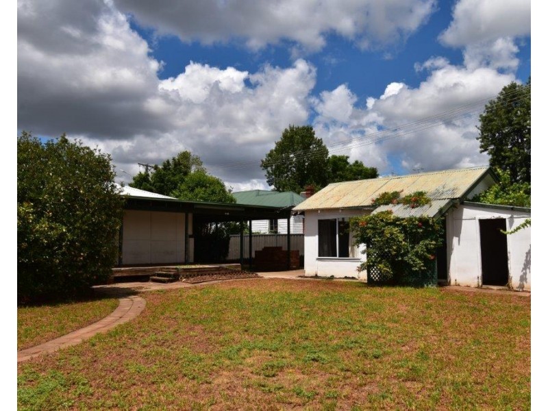 35 Simpson Street, Wellington NSW 2820